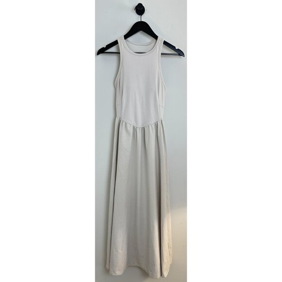 Elegant White Sleeveless Dress - Picture 4 of 16